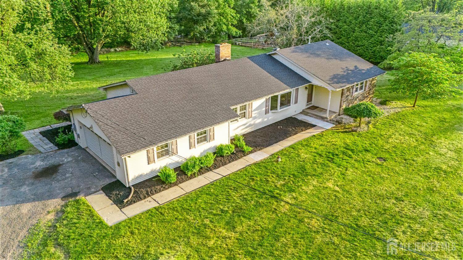 Flemington, NJ 08822,4 Hickory TRL