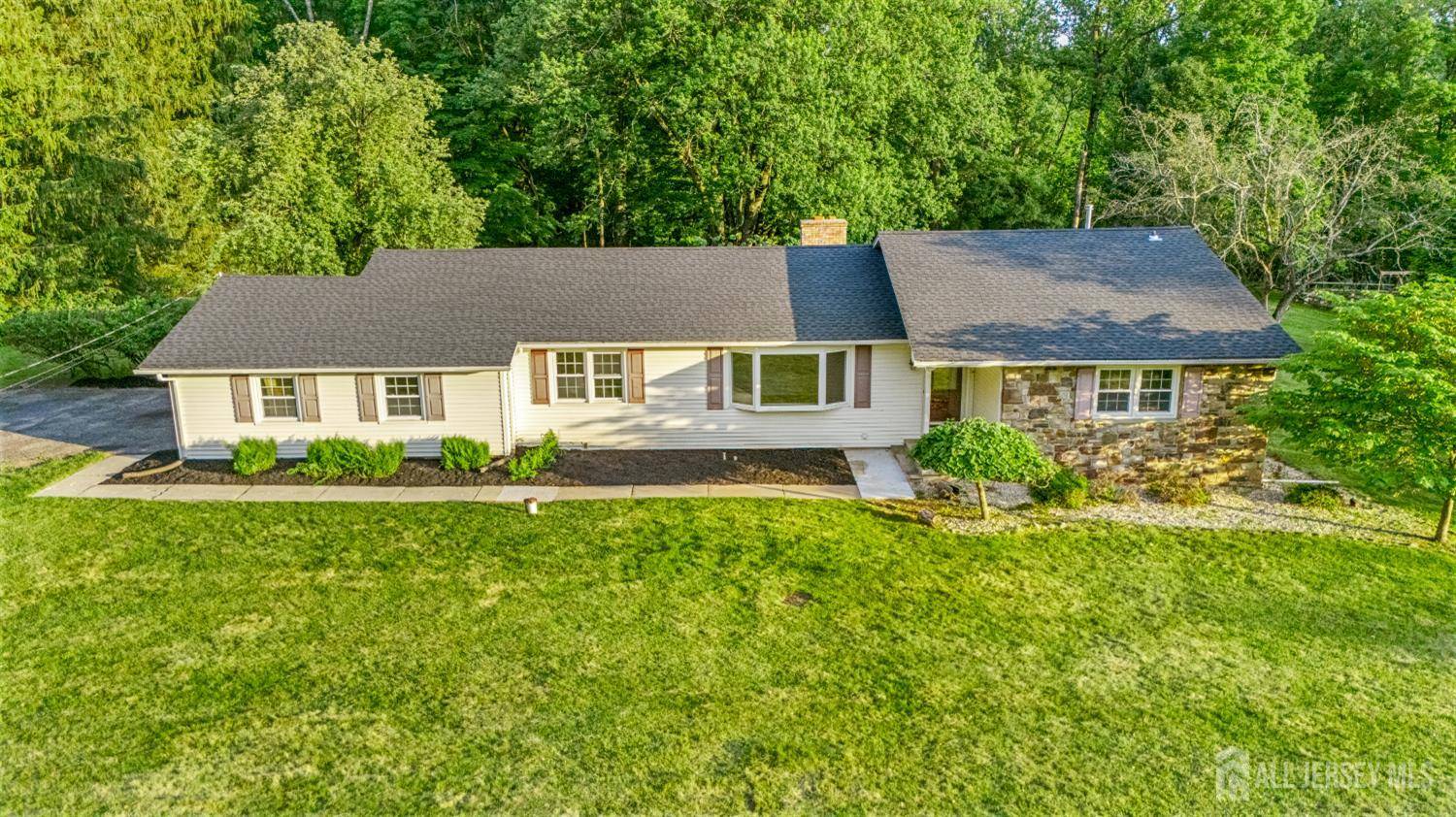 Flemington, NJ 08822,4 Hickory TRL