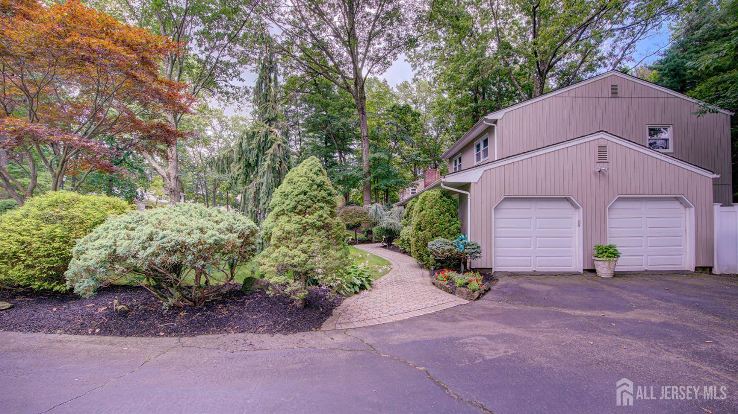 East Brunswick, NJ 08816,15 Timber RD
