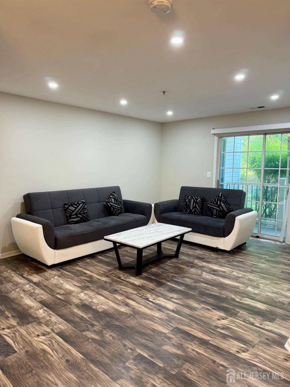 Edison, NJ 08817,816 Waterford DR #816
