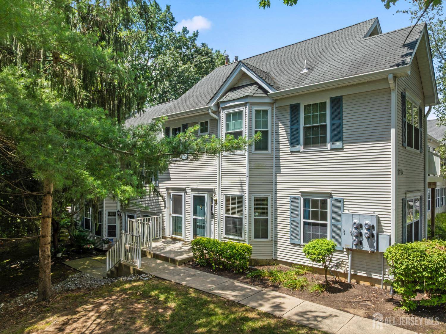 East Brunswick, NJ 08816,1301 Cypress LN