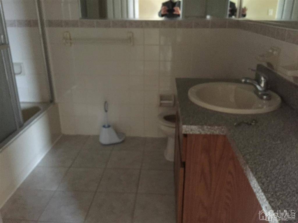 Carteret, NJ 07008,22 N Whittier ST #B