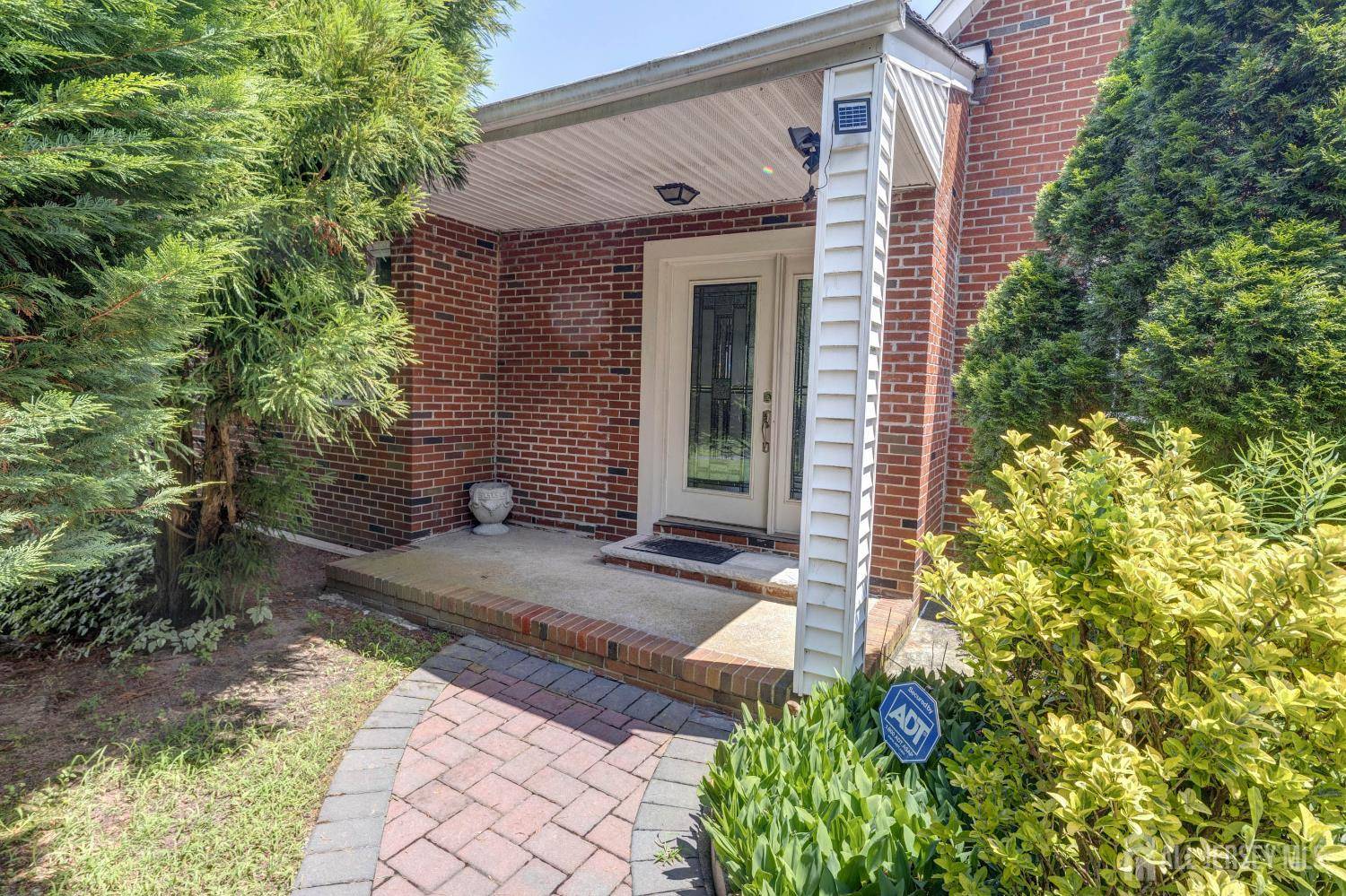 South Brunswick, NJ 08902,294 Fresh Pond RD