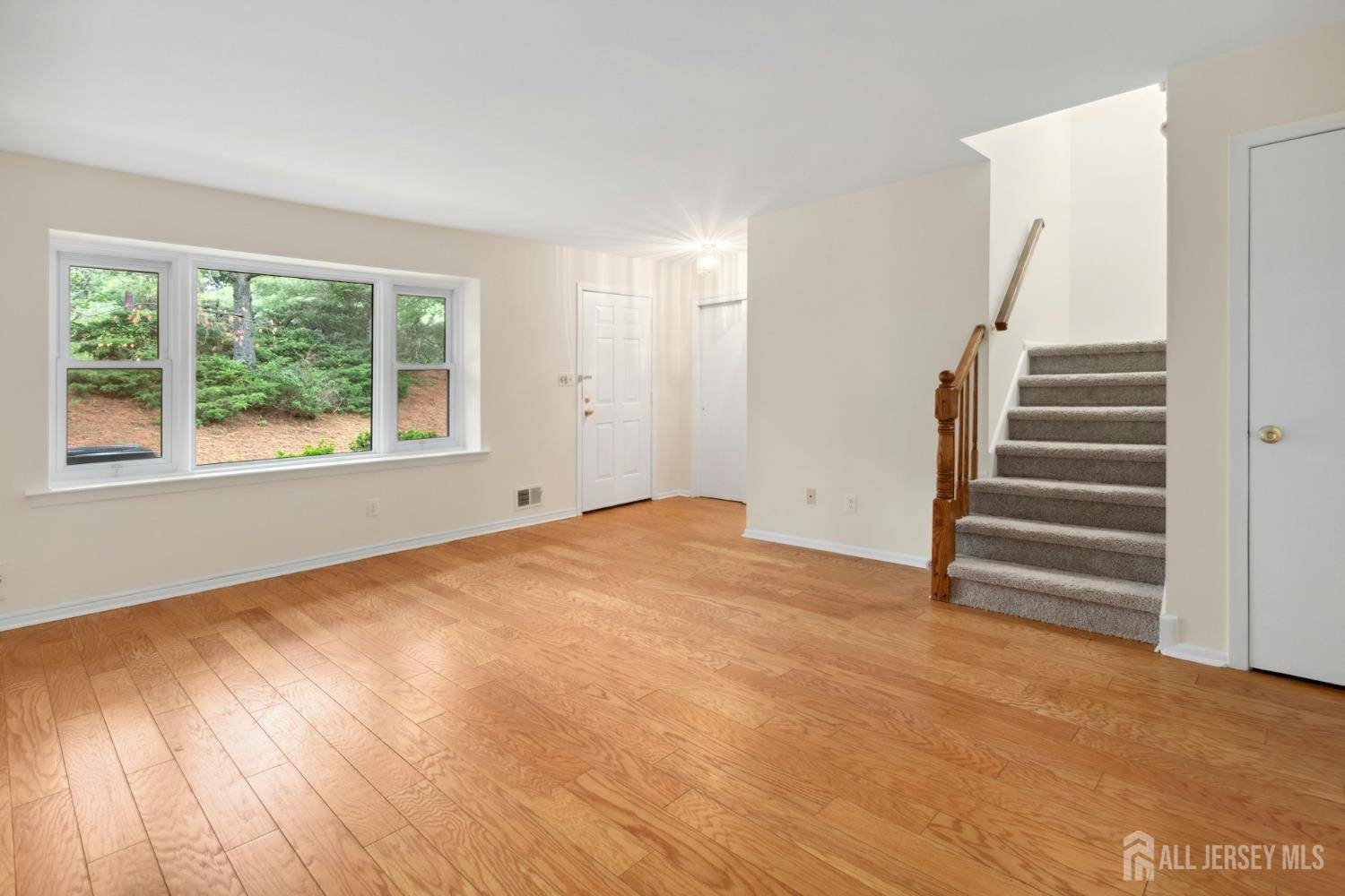 Scotch Plains, NJ 07076,7 Tisbury CT