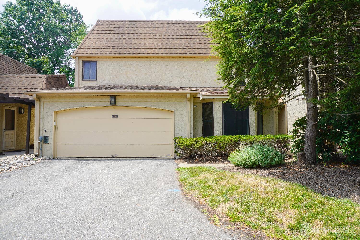 Edison, NJ 08820,14 Carriage PL