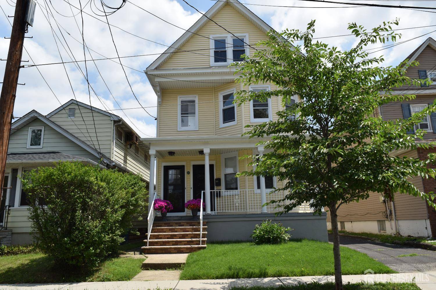 Roselle Park, NJ 07204,157 Camden ST #1st F