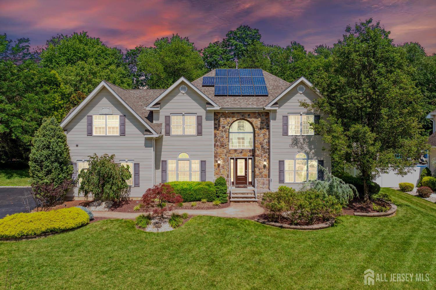 Monroe, NJ 08831,2 Treetops DR