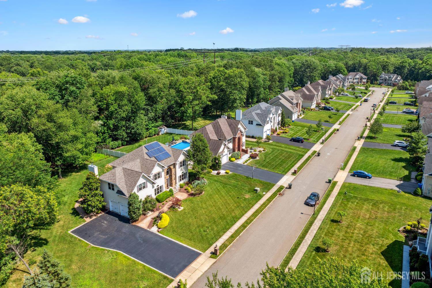 Monroe, NJ 08831,2 Treetops DR