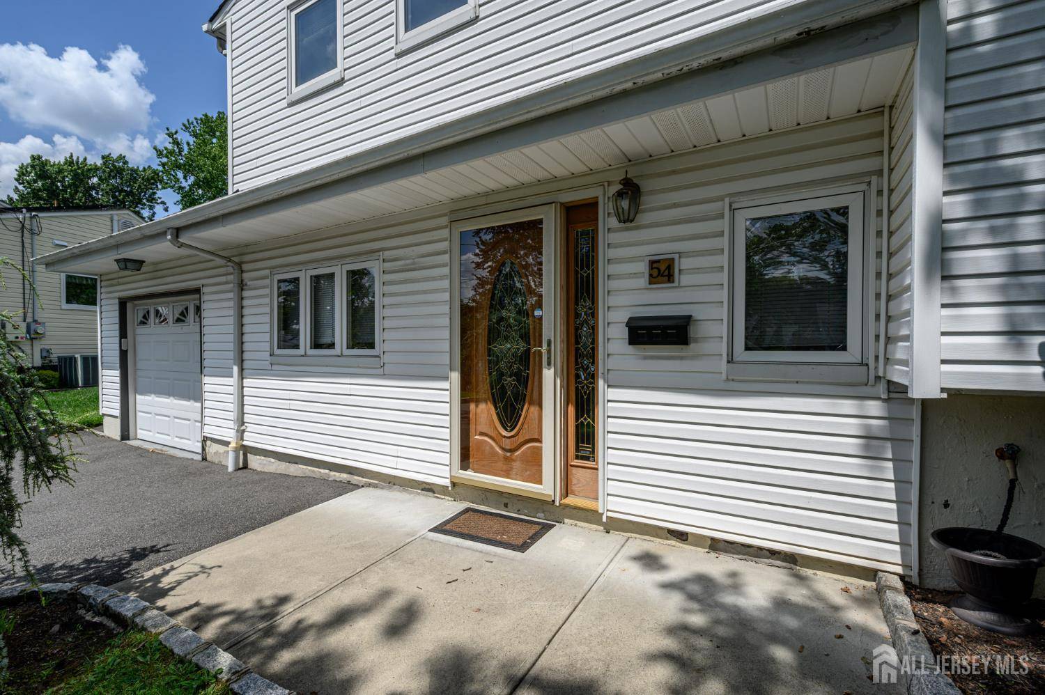 Colonia, NJ 07067,54 Starlight DR