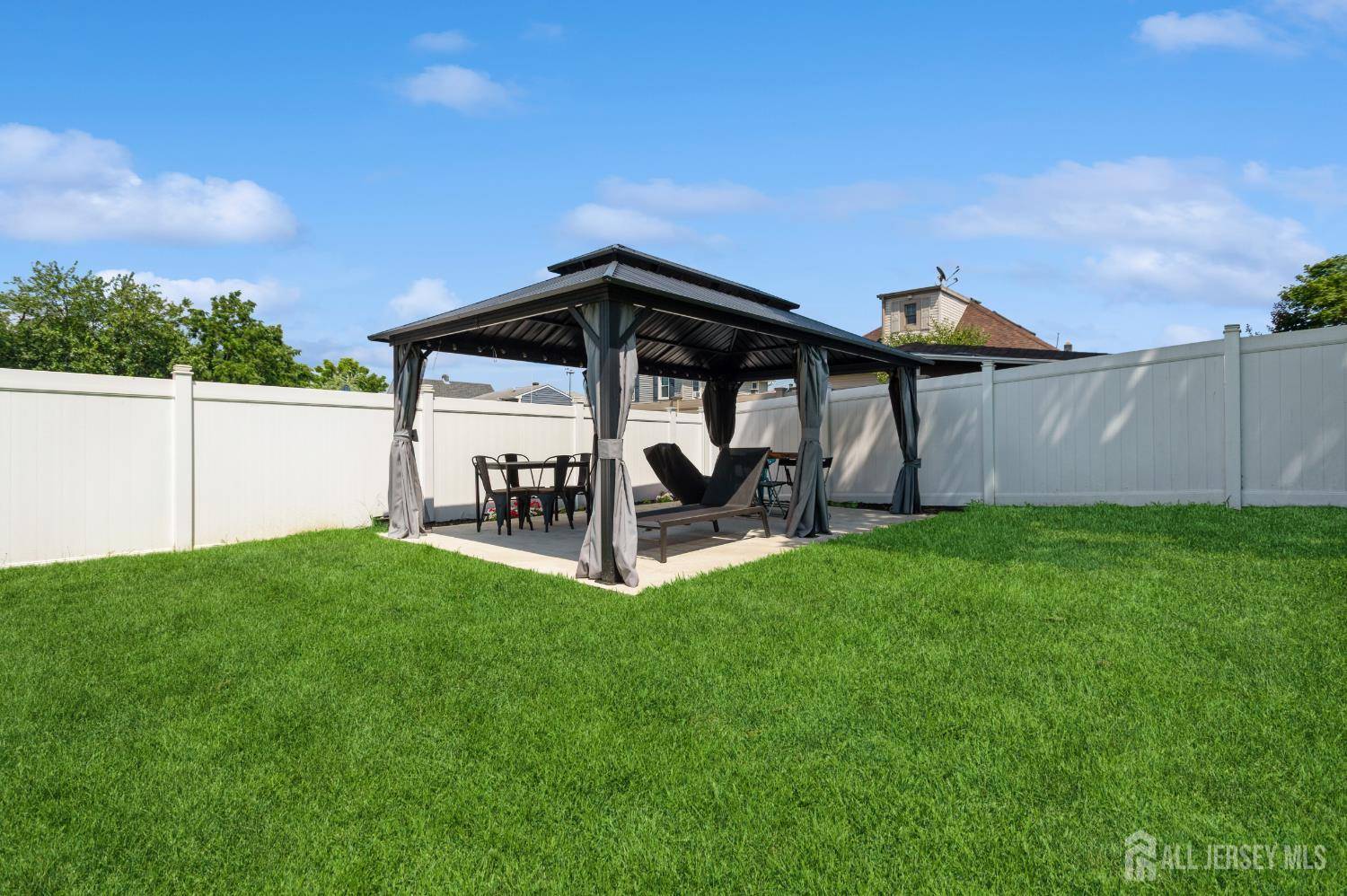 Sayreville, NJ 08879,296 Oak ST