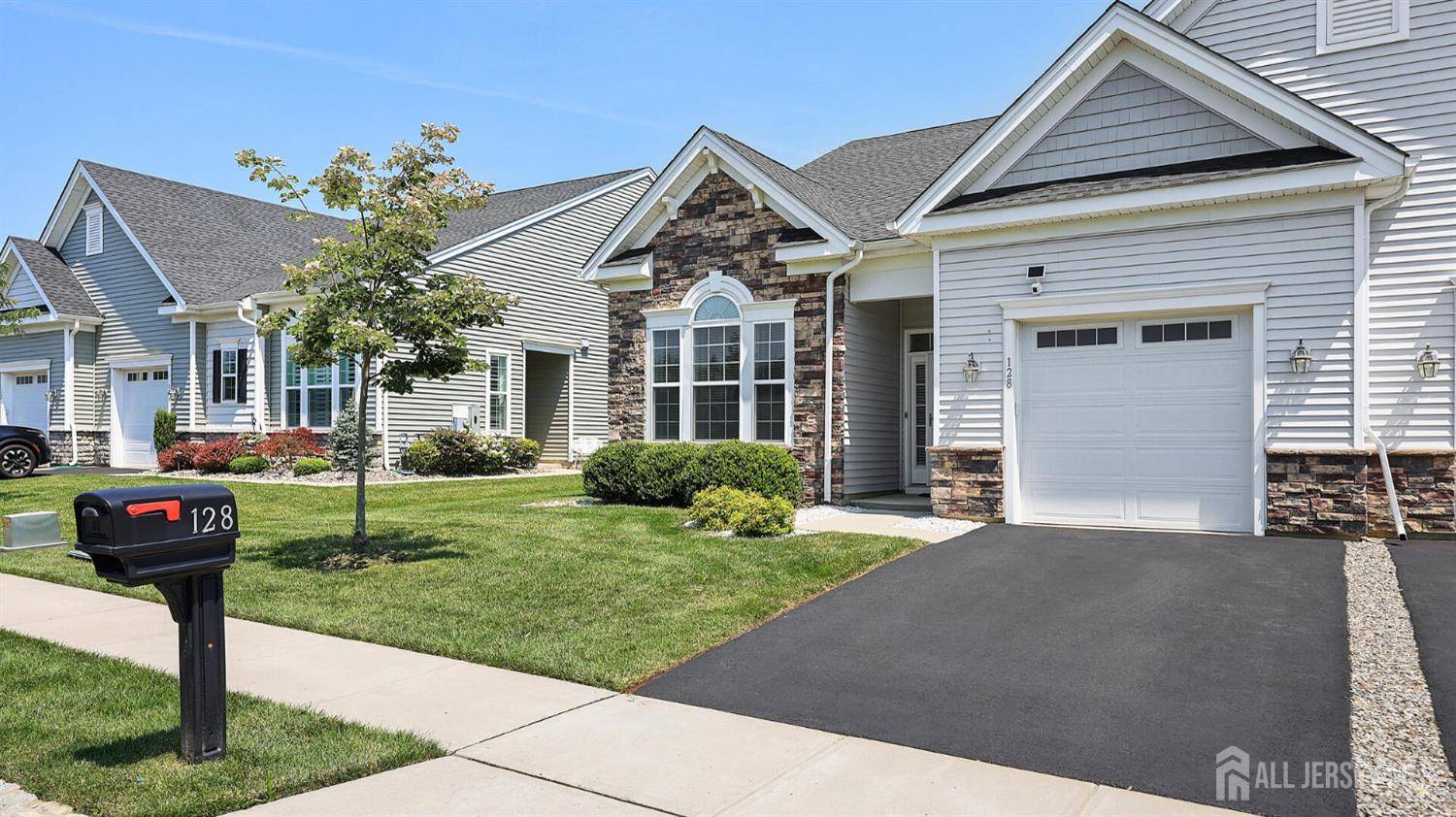 Monroe, NJ 08831,128 Starlight DR