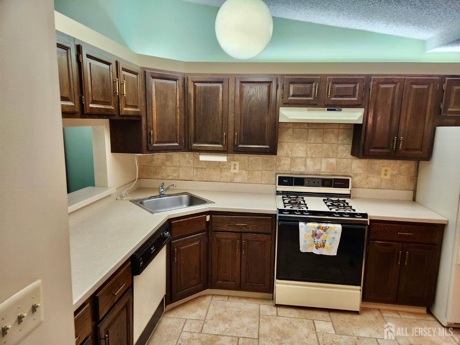 East Brunswick, NJ 08816,269 Wycoff WAY