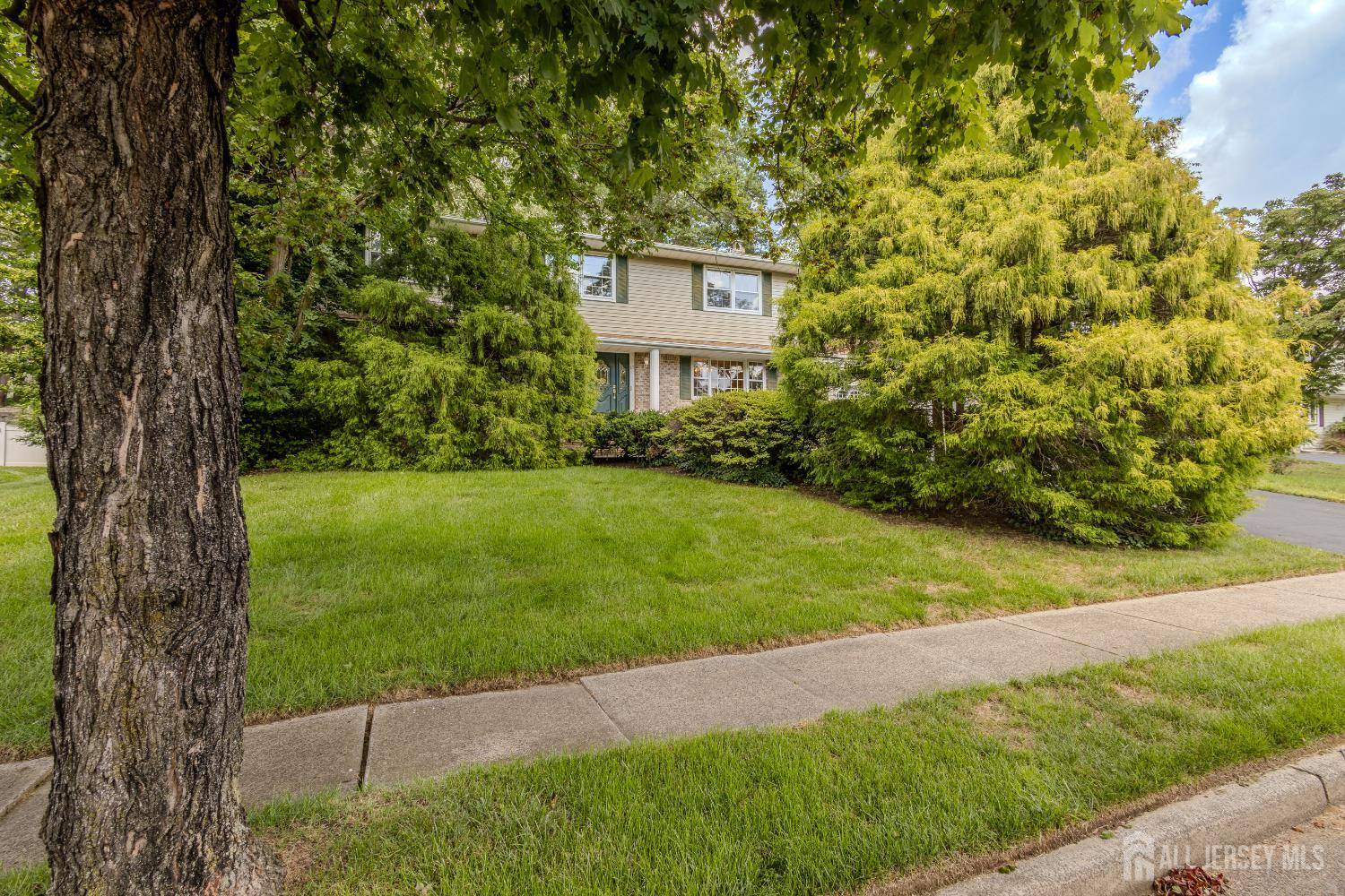 East Brunswick, NJ 08816,17 Stephens DR