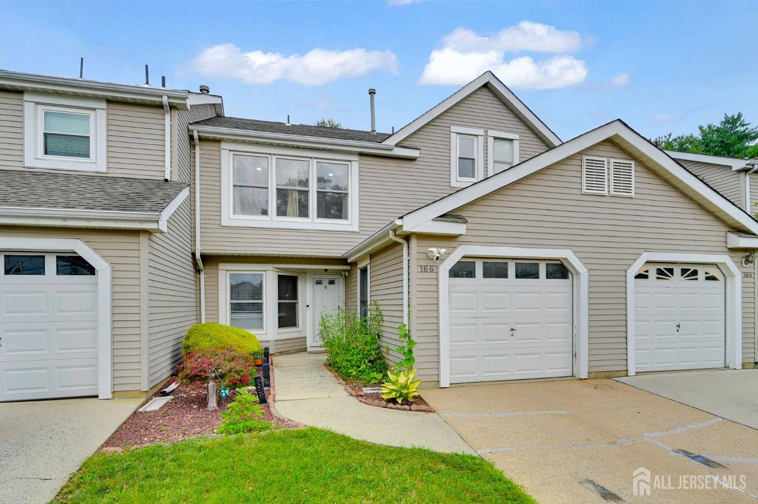 East Brunswick, NJ 08816,166 Stults LN