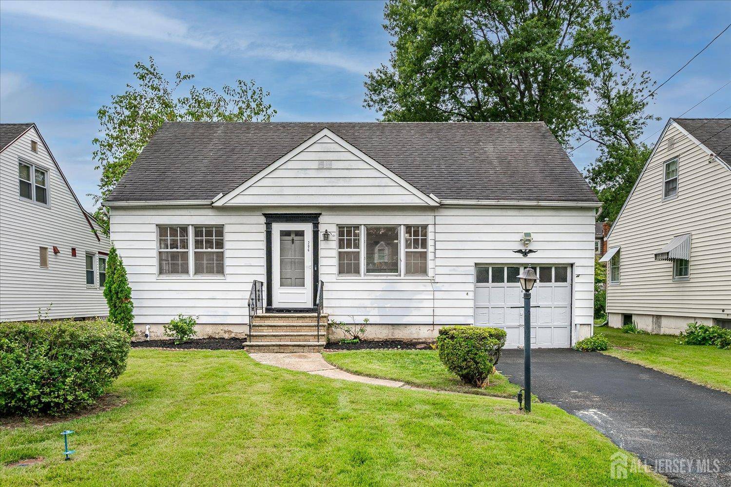 Cranford, NJ 07016,206 Sailer ST