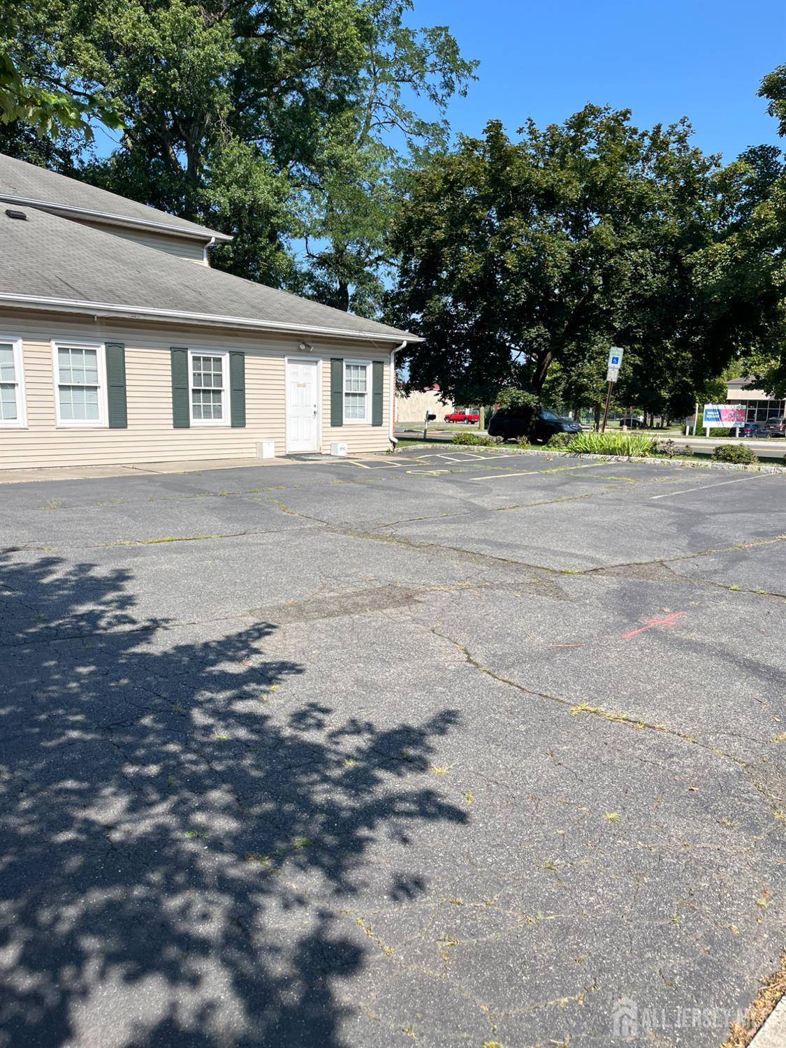 Edison, NJ 08820,975 Inman AVE