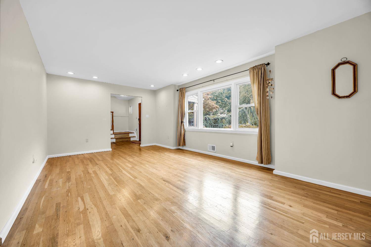 East Brunswick, NJ 08816,13 Francis RD