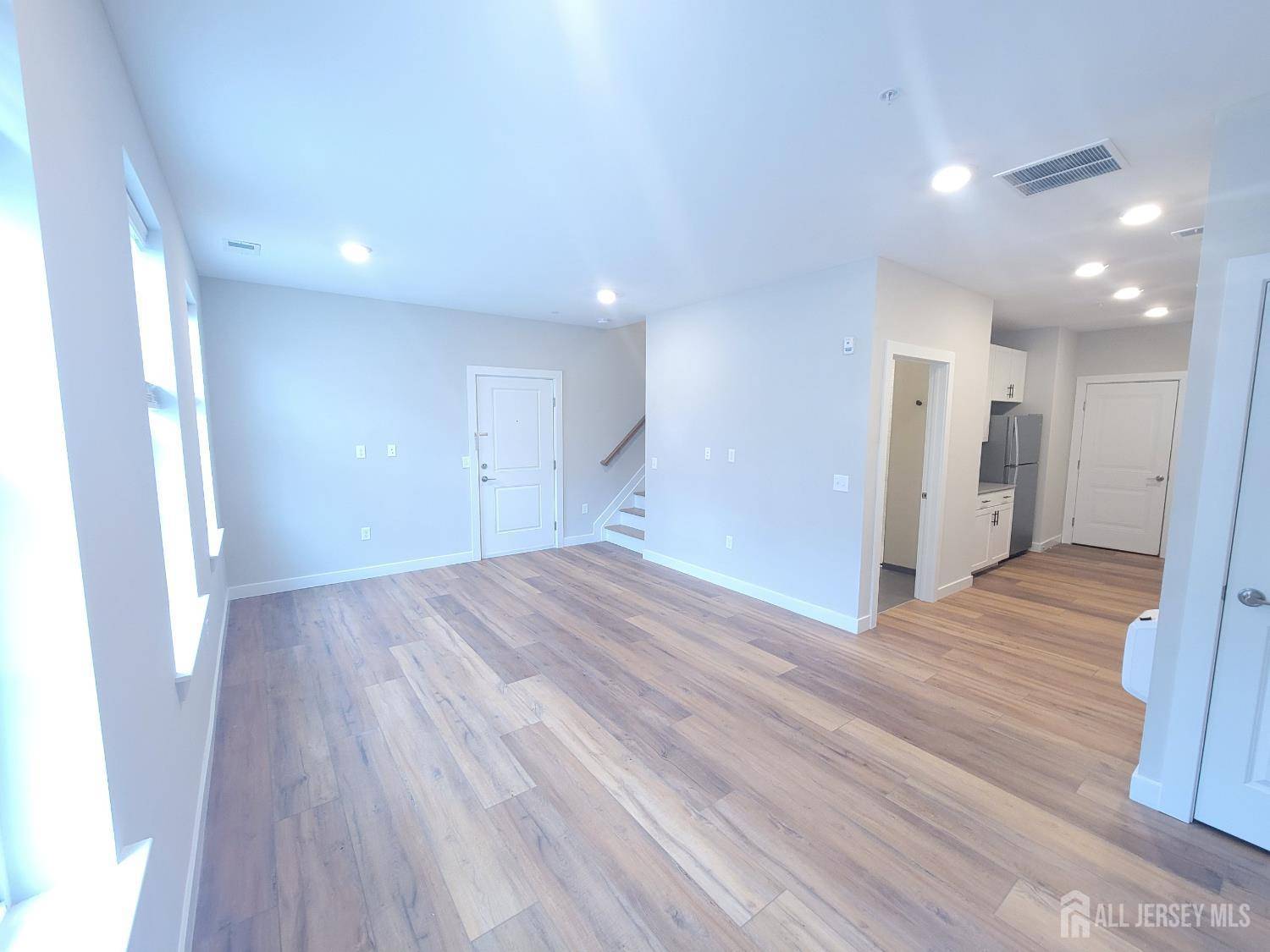 Sayreville, NJ 08859,504 Lasko LN