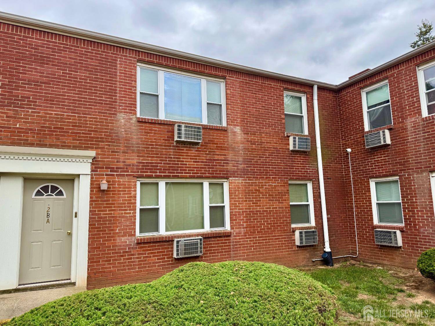 Edison, NJ 08817,60 Fox RD