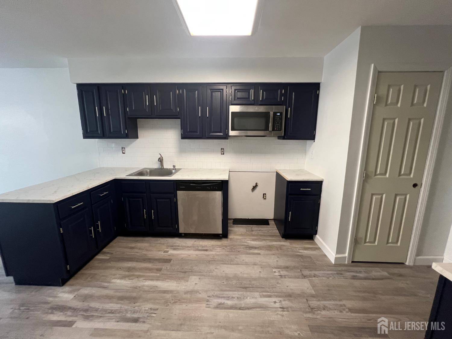 North Brunswick, NJ 08902,127 Aspen DR