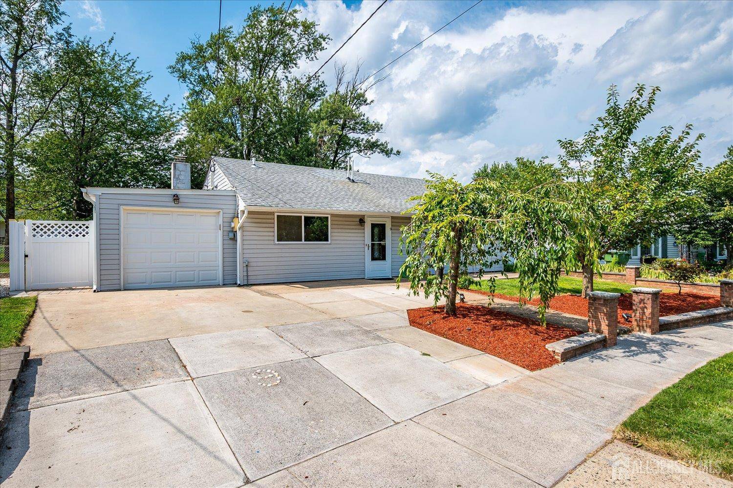 Edison, NJ 08817,9 Regent CT