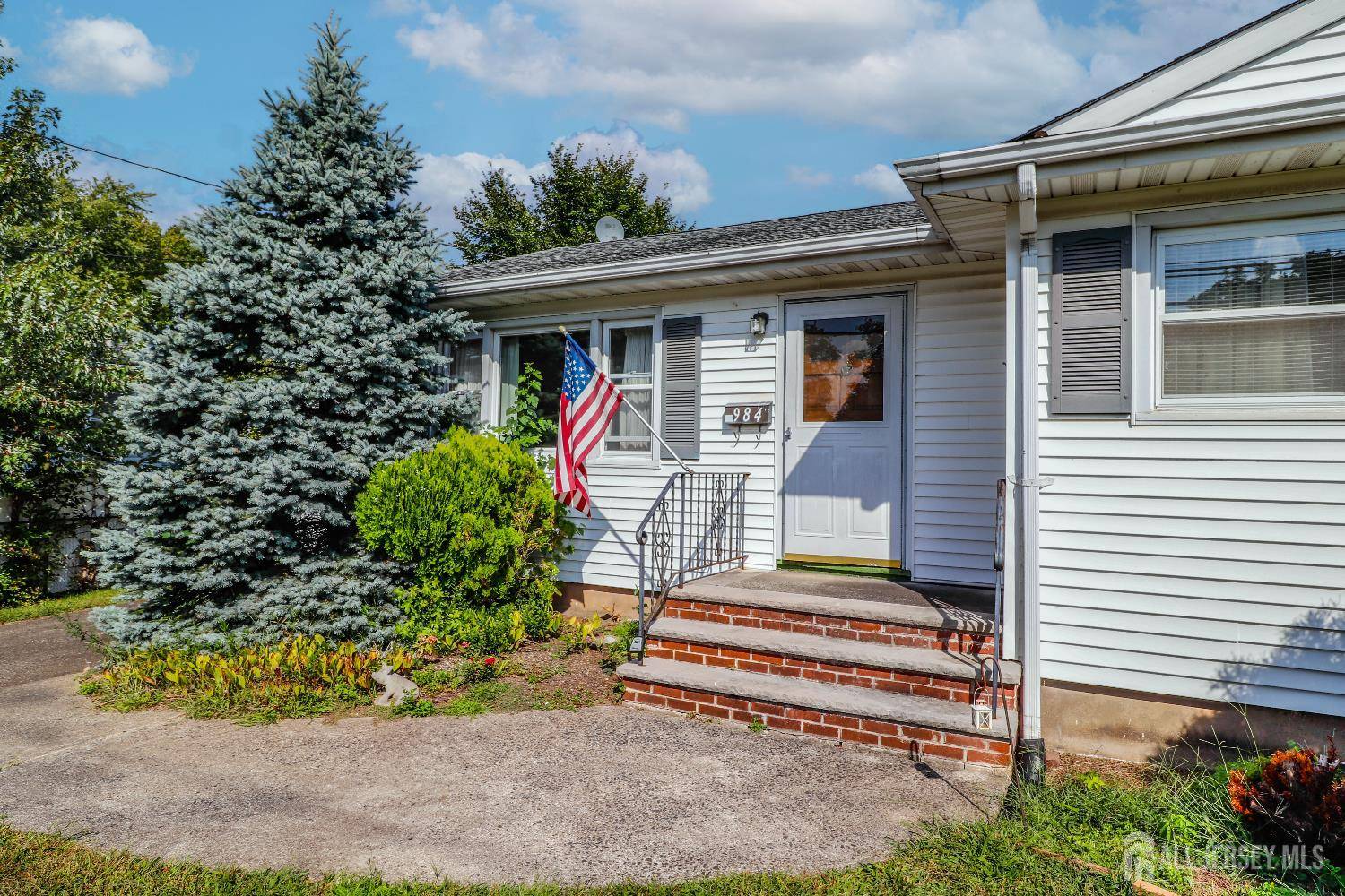 Edison, NJ 08820,984 Feather Bed LN