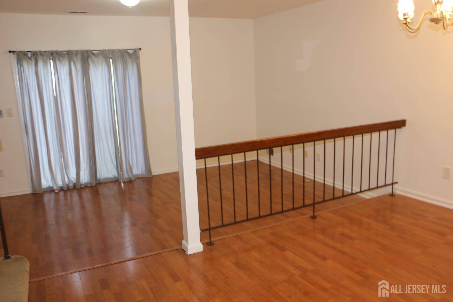 Edison, NJ 08820,405 Maplecrest RD