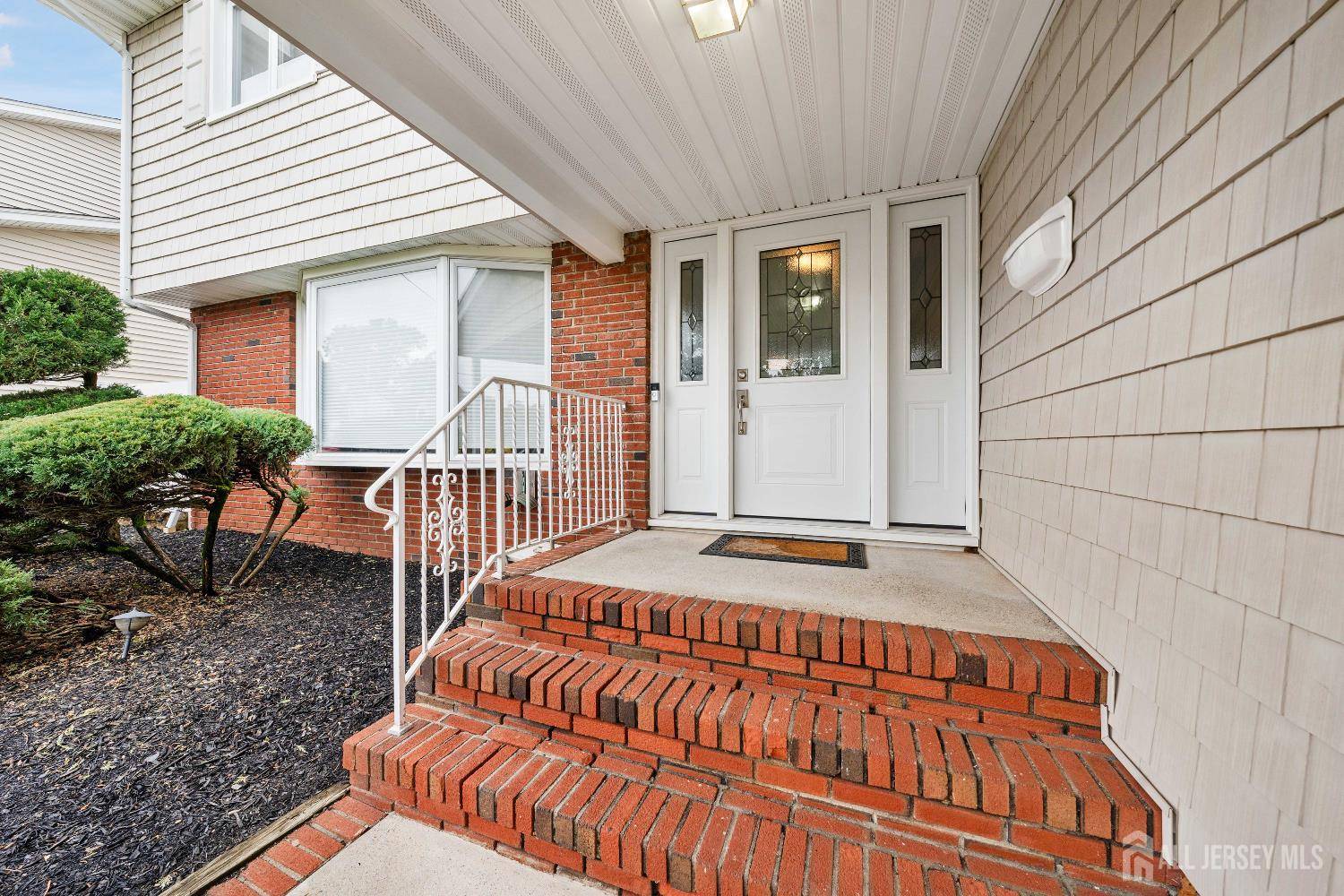 Colonia, NJ 07067,127 S Cliff RD