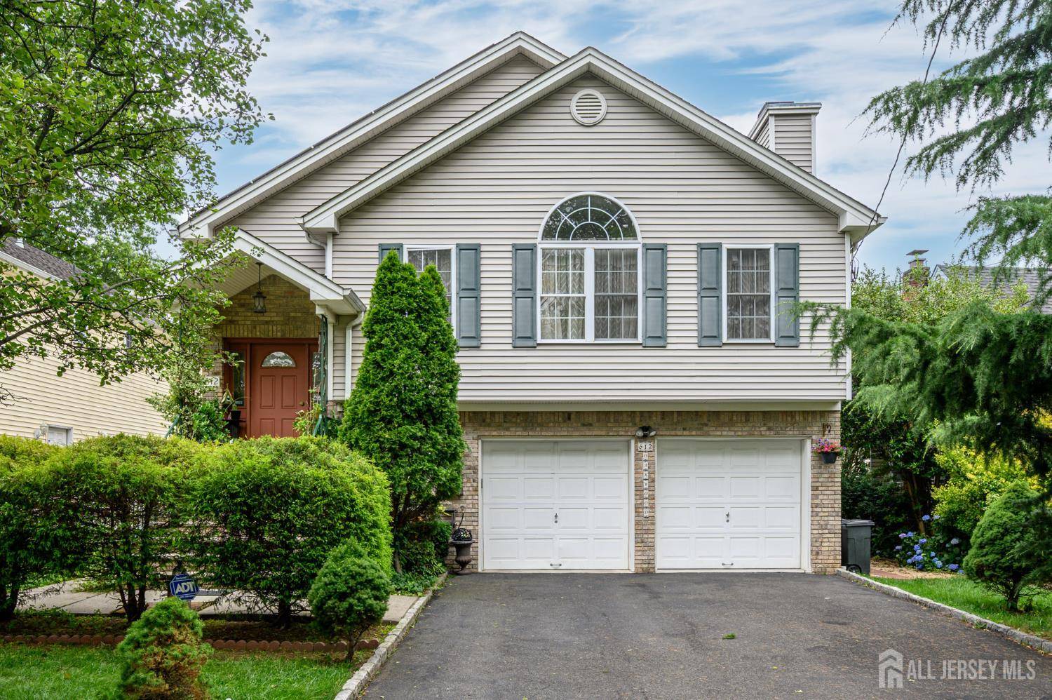 Roselle Park, NJ 07204,612 Oakwood AVE