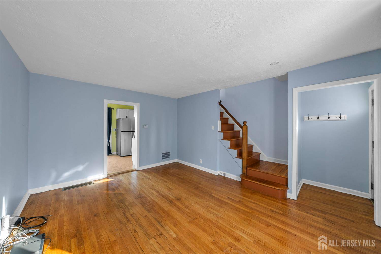 Woodbridge Proper, NJ 07095,532 Olive PL