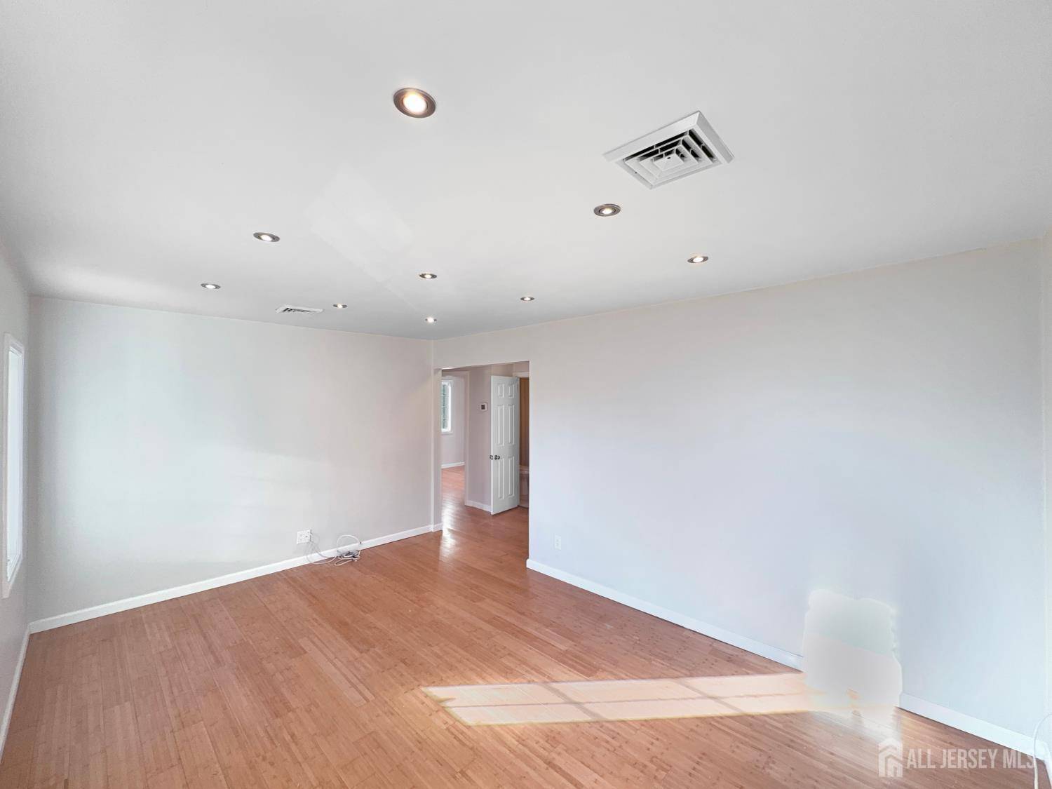 Colonia, NJ 07067,124 Lincoln AVE