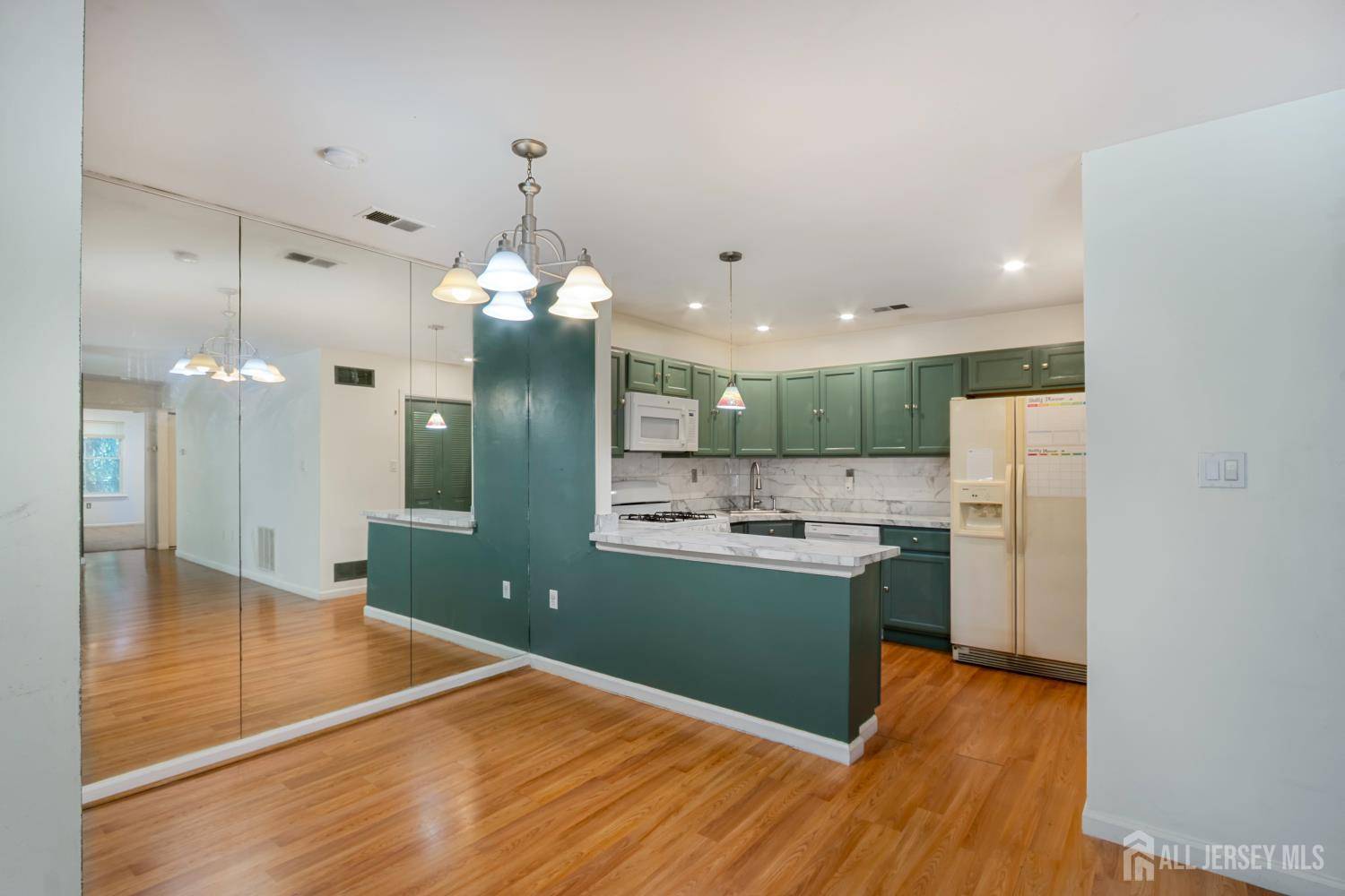 North Brunswick, NJ 08902,224 Pennsylvania WAY