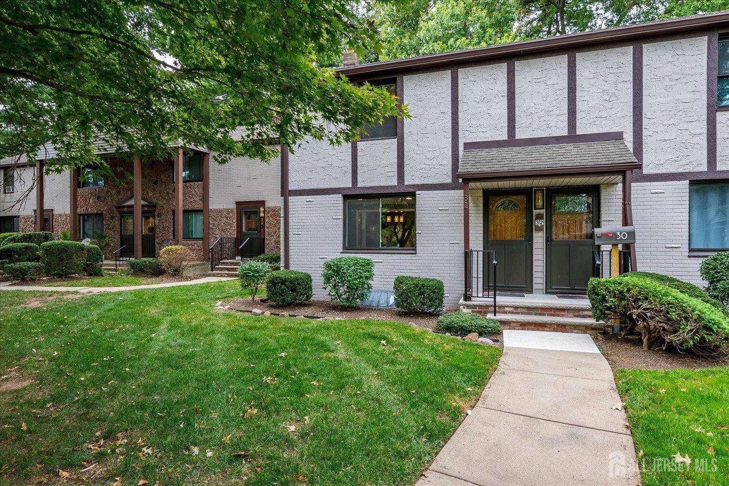 Metuchen, NJ 08840,32 Kate LN