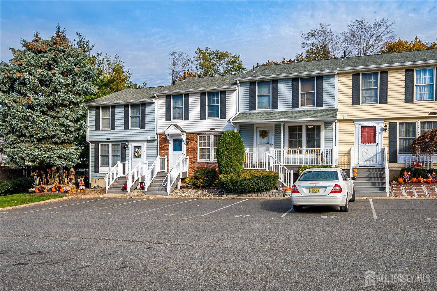 Perth Amboy, NJ 08861,35 Dayna CT