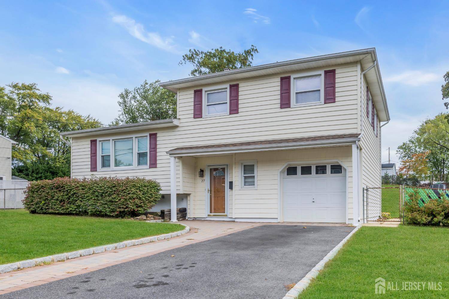 Spotswood, NJ 08884,27 Janice DR