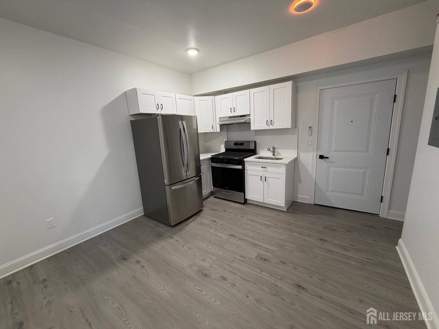 New Brunswick, NJ 08901,103 Bayard ST #4