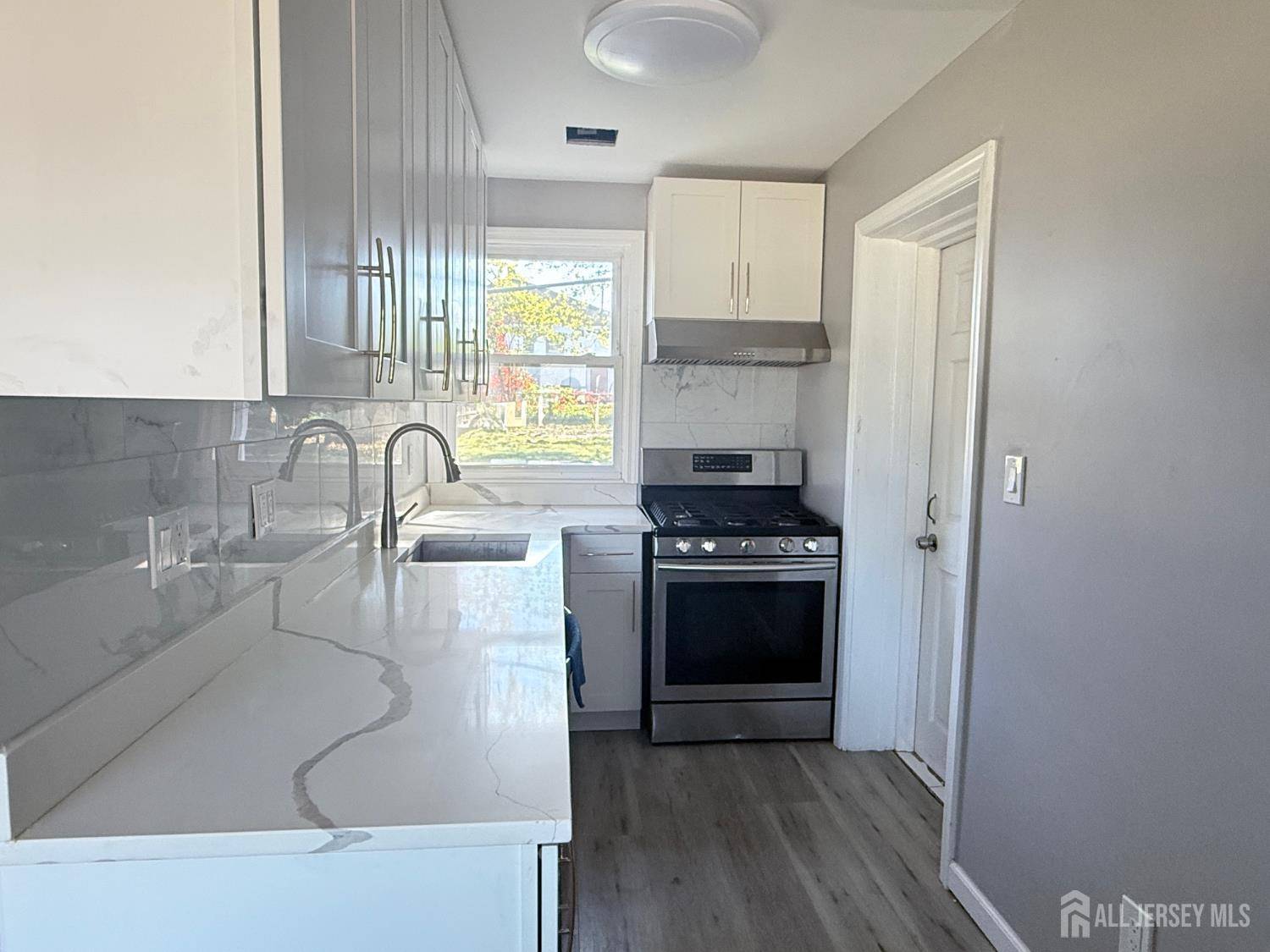 Edison, NJ 08817,19 Lahiere AVE