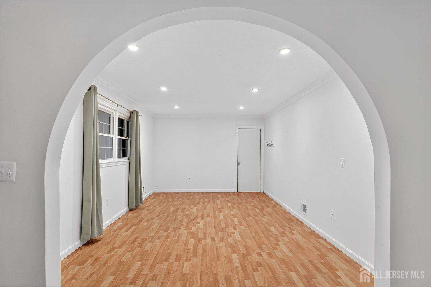 North Brunswick, NJ 08902,1035 Hillside DR