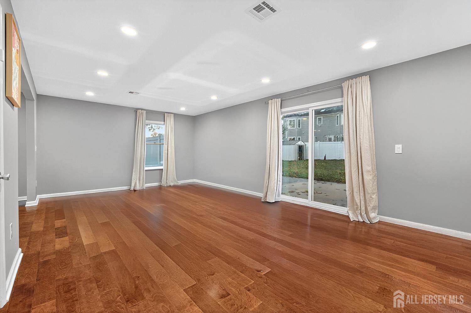 Edison, NJ 08817,18 Baxter RD