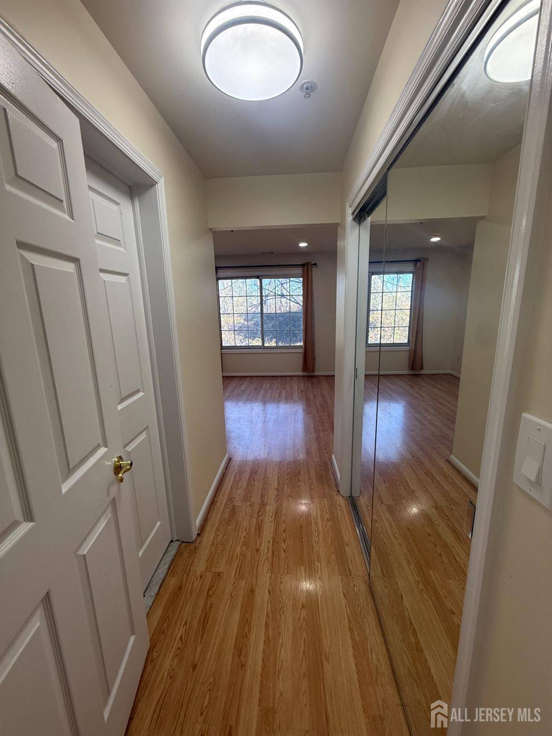 Edison, NJ 08817,828 Waterford DR