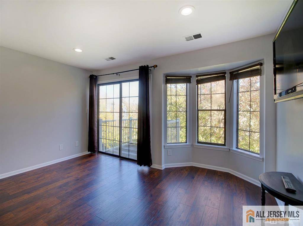 East Brunswick, NJ 08816,105 Longfield CT #105