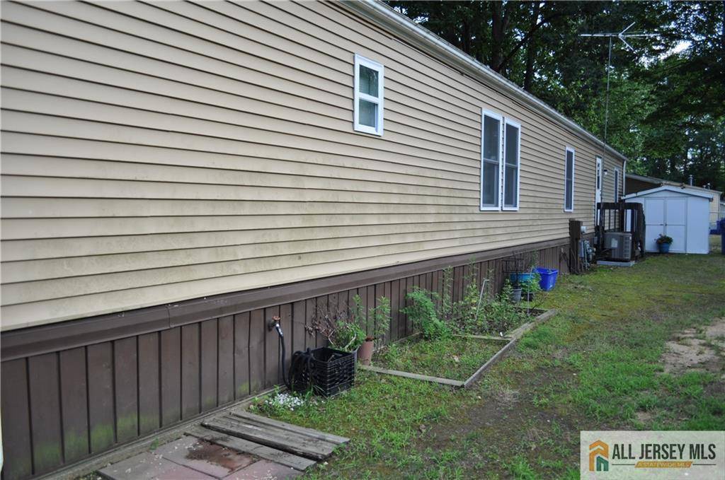 North Brunswick, NJ 08902,28 Dickens RD