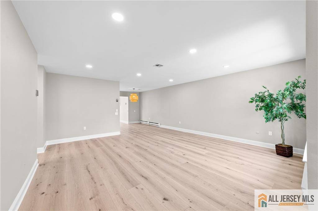 Monroe, NJ 08831,442 Dahlia PLZ #442A