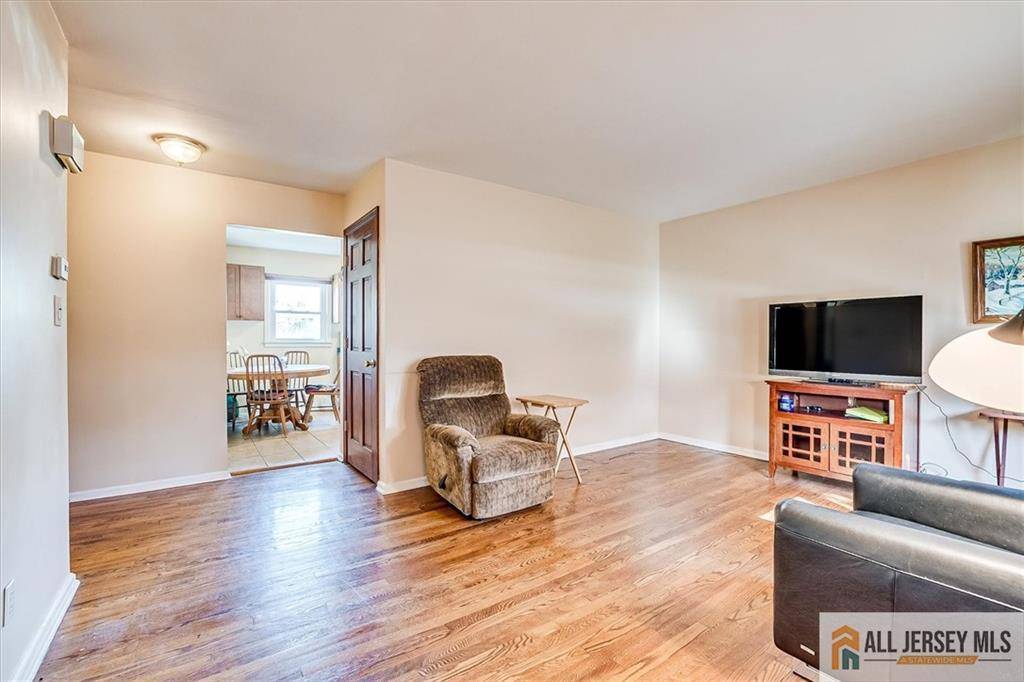 Edison, NJ 08817,13 Putnam AVE