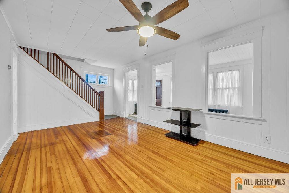 Edison, NJ 08837,34 Maple AVE