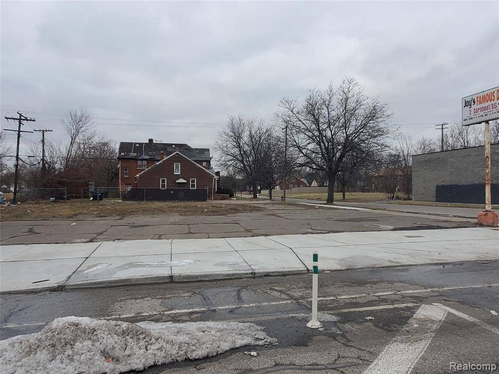 Detroit, MI 48215 2016,13131 E WARREN Avenue