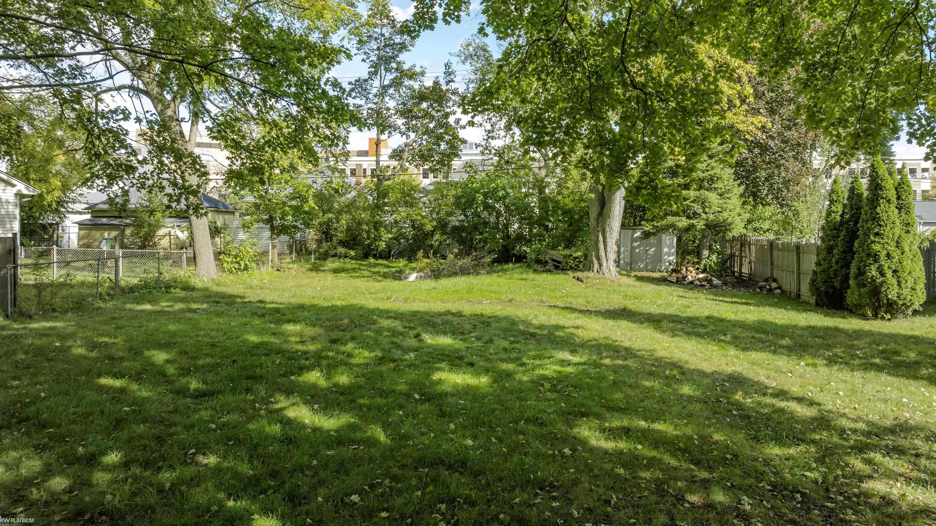 Farmington Hills, MI 48336,21110 Collingham Avenue