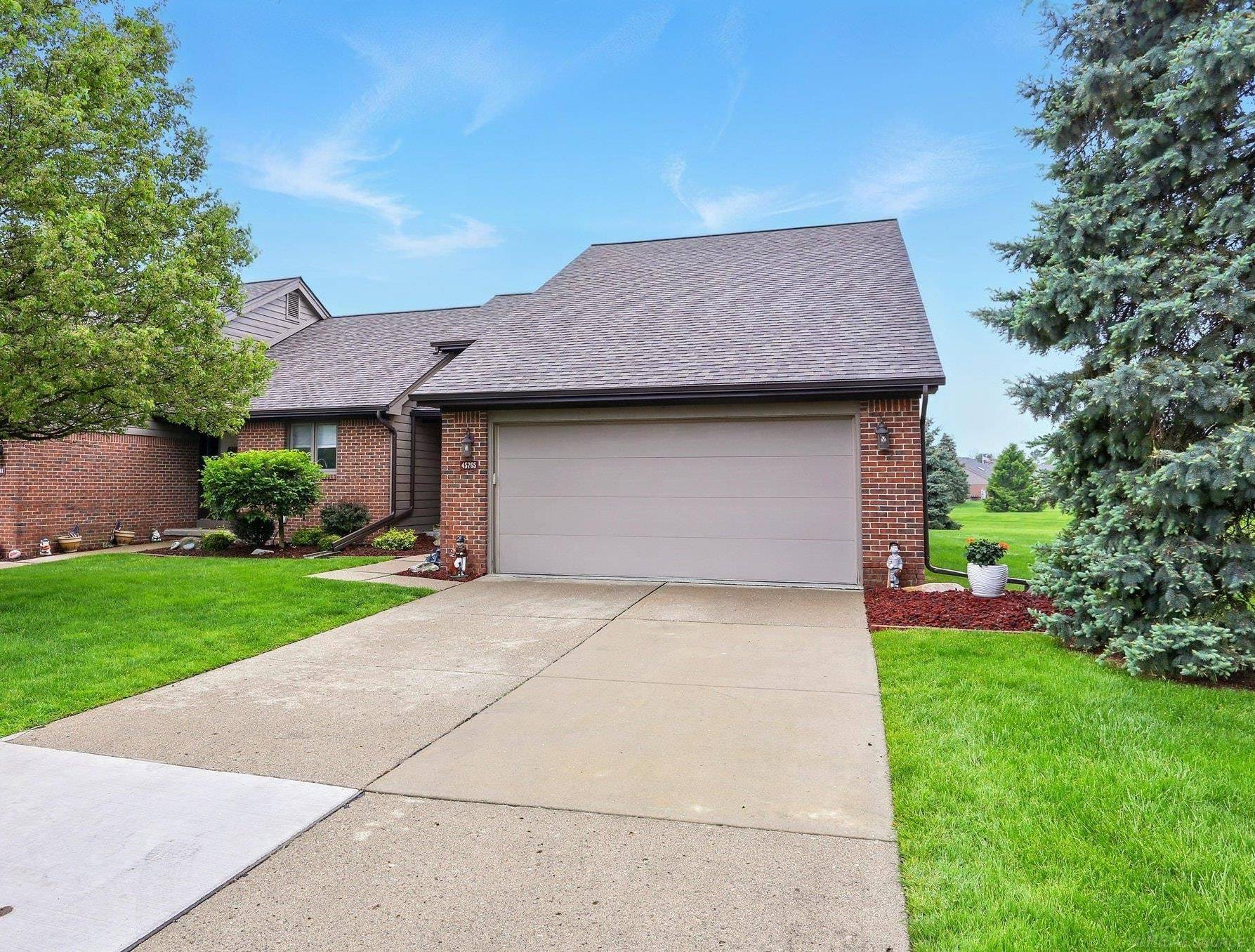 Macomb Twp, MI 48044,45765 Meadows Cir W