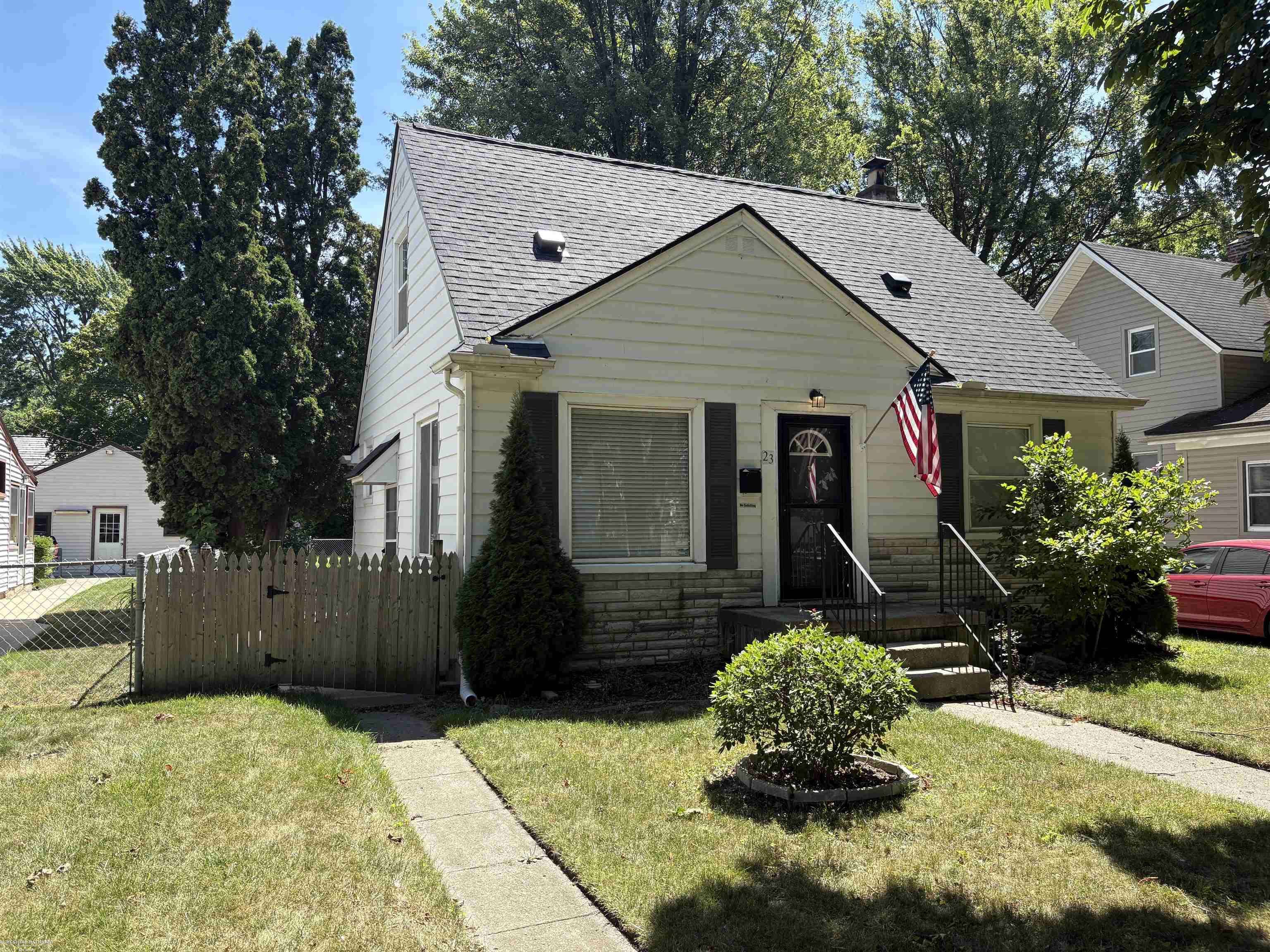 Mount Clemens, MI 48043,23 S Highland Street