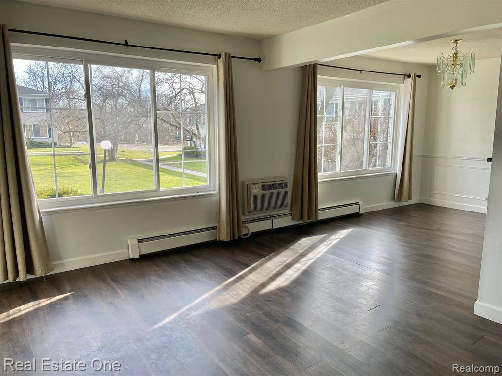Bloomfield Hills, MI 48304 2164,100 W HICKORY GROVE Road